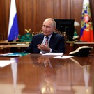 Путин призвал чиновников не забывать о нуждах россиян 