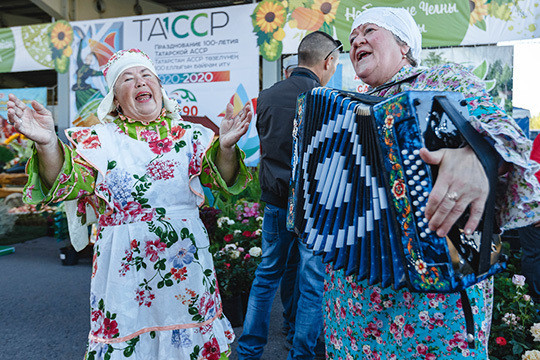 «Бакча-2020»: луковицы по 700 граммов, душистый мед и горячие блины