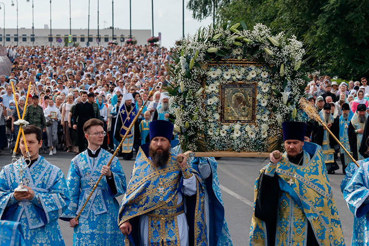 День Казанского образа Богоматери: тысячи паломников, десятки церковных иерархов и Шаймиев