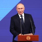 Путин: «Российские женщины обладают секретом, разгадать который мужчинам невозможно»