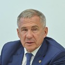 Минниханов на ВЭФ встретился с молодыми дипломатами Мьянмы и обсудил логистику с крупнейшим транспортным холдингом РФ