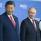 Путин дарил ручки с хохломой высоким гостям саммита БРИКС в Казани