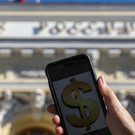 Центробанк резко повысил официальный курс доллара и евро