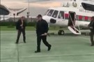 Лукашенко прилетел к протестующим в бронежилете и с автоматом