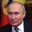 Путин наградил врачей и санитарку больницы в Казани медалью Луки Крымского