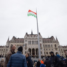 Politico: Венгрия тайно позволяет перевозить через свое воздушное пространство оружие ВСУ