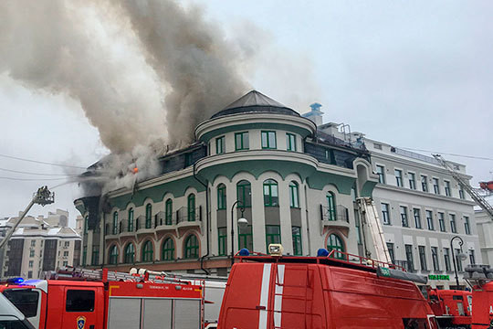В Казани на Университетской полыхнуло здание Ирека Миннахметова