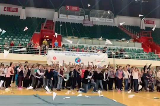 В Казани прошел пятый чемпионат бумажных самолетов