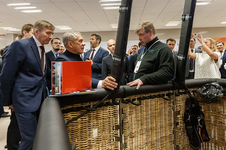 Коллегия минэкономики РТ: Минниханову показали тренажер для стоматологов и предложили полетать на воздушном шаре
