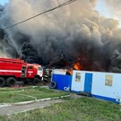 В Татарстане горит склад резиновых покрышек