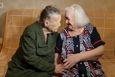 Потерявшие друг друга во время войны сестры встретились спустя 78 лет