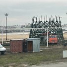 У «Чаши» в Казани начали устанавливать новогоднюю елку