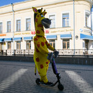 В Казани на Баумана молодой человек разбился на электросамокате