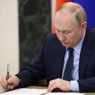 Путин подписал указы о назначении временно исполняющих обязанности ушедших в отставку глав регионов