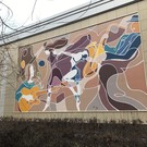 Известный муралами в Челнах художник украсил фасад здания колледжа искусств