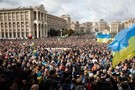 В Киеве тысячи людей вышли на митинг «против капитуляции». К митингующим присоединился Порошенко