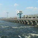 Местные власти сообщили о «грандиозных» повреждениях Каховской ГЭС