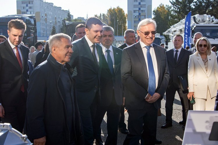 Как Минниханов и Когогин знакомили Алиханова с Челнами