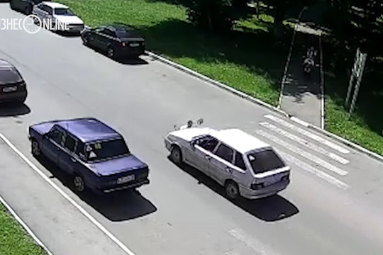 В Казани во дворе машина сбила ребенка