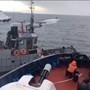 Конфликт в Керченском проливе: три украинских моряка ранены, корабли задержаны, Порошенко хочет ввести военное положение
