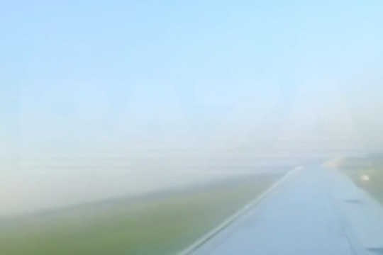 Появилось видео посадки Airbus А321 на кукурузном поле