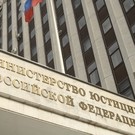 Минюст требует признать экстремистским и запретить движение ЛГБТ в России 