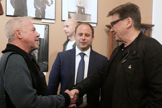 «Когда снимали картину, мы жили, дурачились»: в Казани представили уникальные кадры с Виктором Цоем