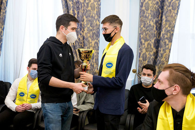 Чемпион The International Айрат Газиев встретился с казанскими студентами