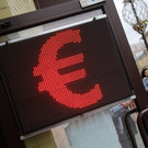 Курс евро поднялся выше 81 рубля впервые с 22 апреля 2022 года