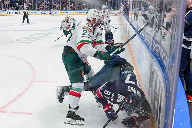 Разин нанес ответный удар: «Ак Барс» позволил «Металлургу» вернуться в серию