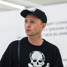 Лидер группы «Звери» выступил перед бойцами в зоне СВО. Ранее он осуждал позицию России