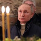 Путин встретил рождественскую ночь в церкви на озере Ильмень