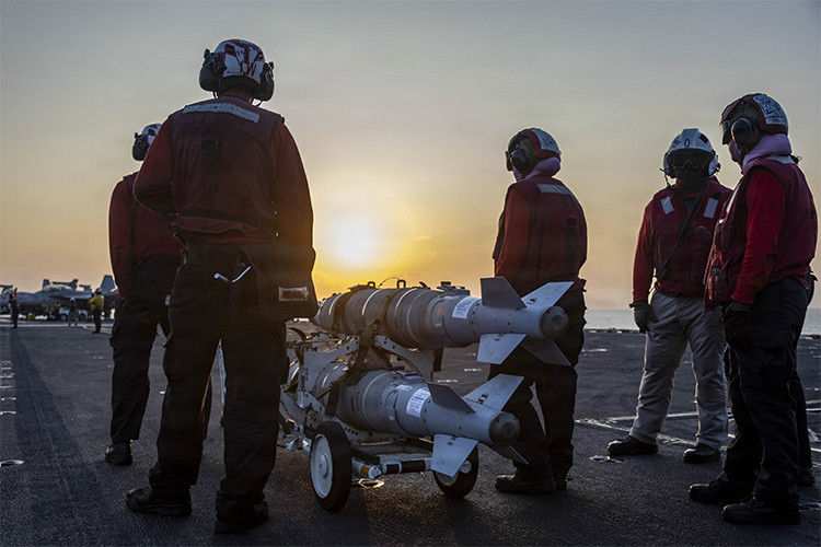 Трамп требует капитуляции Ирана, в Дубае еды всего на 10 дней, турпоток из России рухнул на 30%