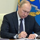 Путин поручил с 1 апреля повысить ставку льготной ипотеки