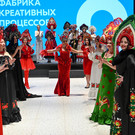 Минниханов оценил в Альметьевске выставку дизайнерских брендов одежды