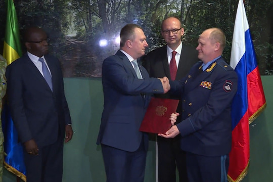 Россия бесплатно поставила стрелковое вооружение Габону