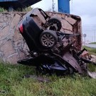 В Татарстане BMW врезался в опору моста – авто перевернулось, водитель погиб 