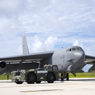 Бомбардировщик США B-52H подлетал к границе России