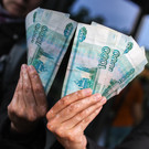 Рубль попал в тройку слабейших в мире валют