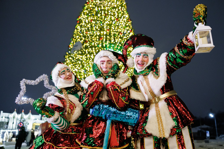 В парке у театра кукол «Экият» открылась новогодняя елка и ярмарка