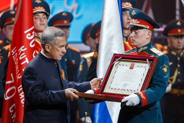 Рустам Минниханов поблагодарил ветеранов войны и тружеников тыла за их подвиг