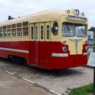 На Петербургской в Казани выставили отреставрированный трамвай 