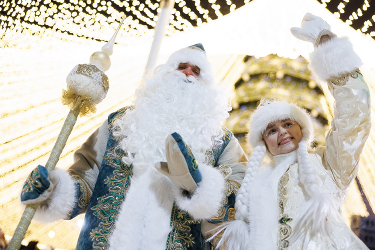 У «Чаши» в Казани открыли главную елку