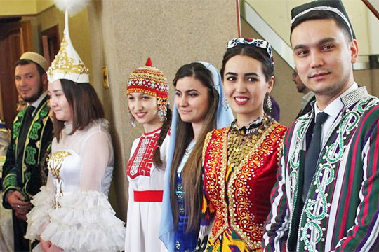 Покорившая Канны «Дылда», «татарский фьюжн» Мубая и «самоубийство» в Качаловском
