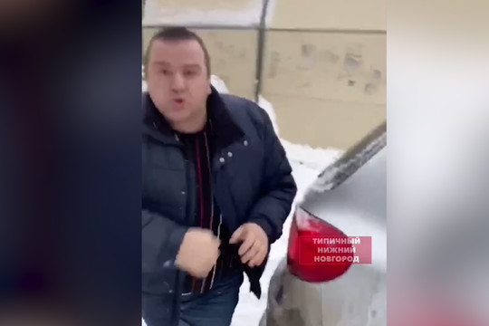 Таксист выбросил пассажирку из машины и избил из-за дешевого заказа 