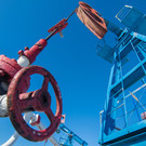 Цены на нефть резко пошли вверх после решения о сокращении добычи