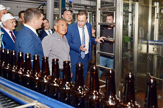 Минниханов оценил мощности пивзавода «Белый Кремль»