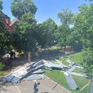 В Краснодаре сильный ветер сорвал крышу школы во время линейки. Более 10 детей госпитализированы