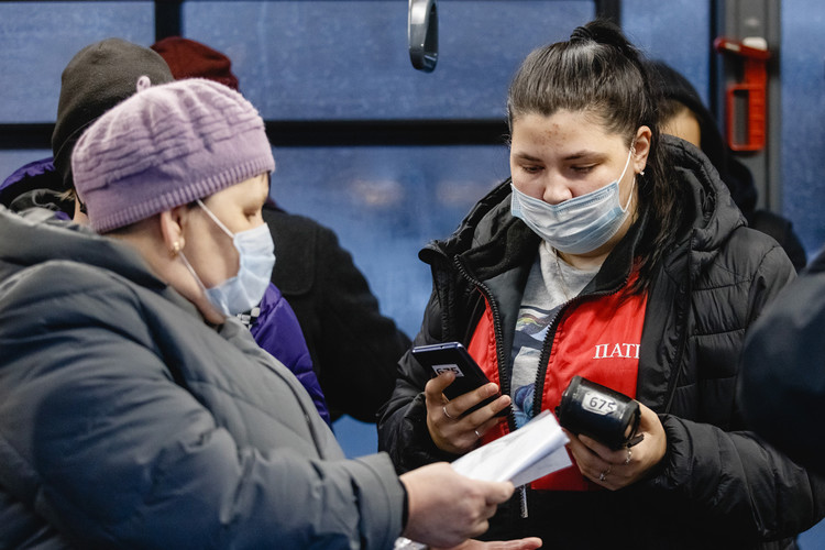 Высадили уже 500 человек: в Казани начали проверку QR-кодов в общественном транспорте