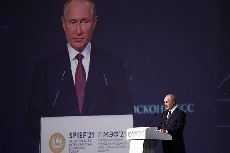 Путин на ПМЭФ: «У нас что, обязанность такая – всех кормить, что ли?»